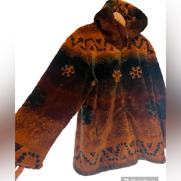 🌲 Faux Fur coat 🌲 - Picture 4 of 8